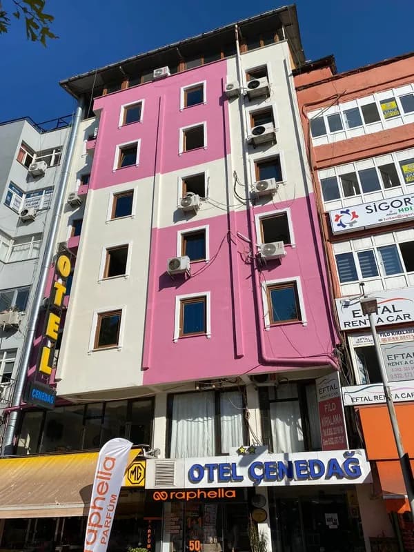Çenedağ Hotel dış cephesi, İzmit Halkevi Meydanı