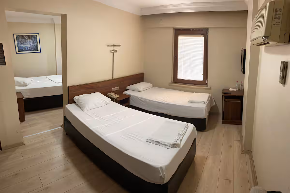 Üç Kişilik Oda — Çenedağ Hotel
